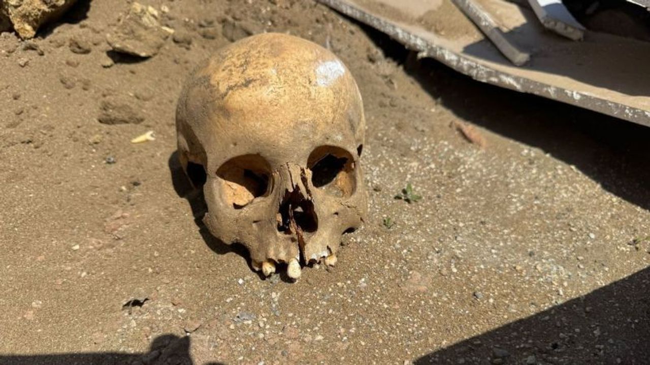 Kazı Yaparken Kafa Tası Buldular!