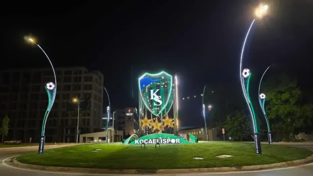 Stat kavşağını Kocaelispor Arması