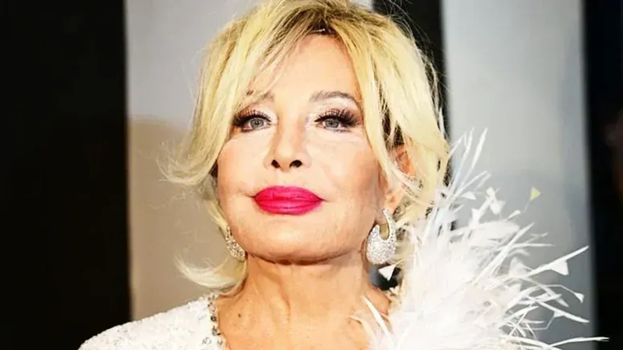 Emel Sayın'dan Üzen Veda