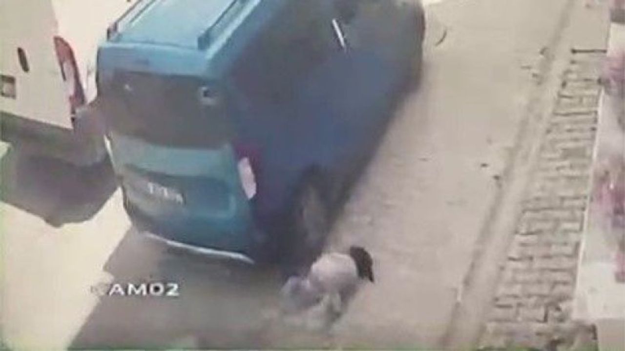 Oyun Oynarken Yere Düşen Küçük Çocuğu Araba Ezdi!