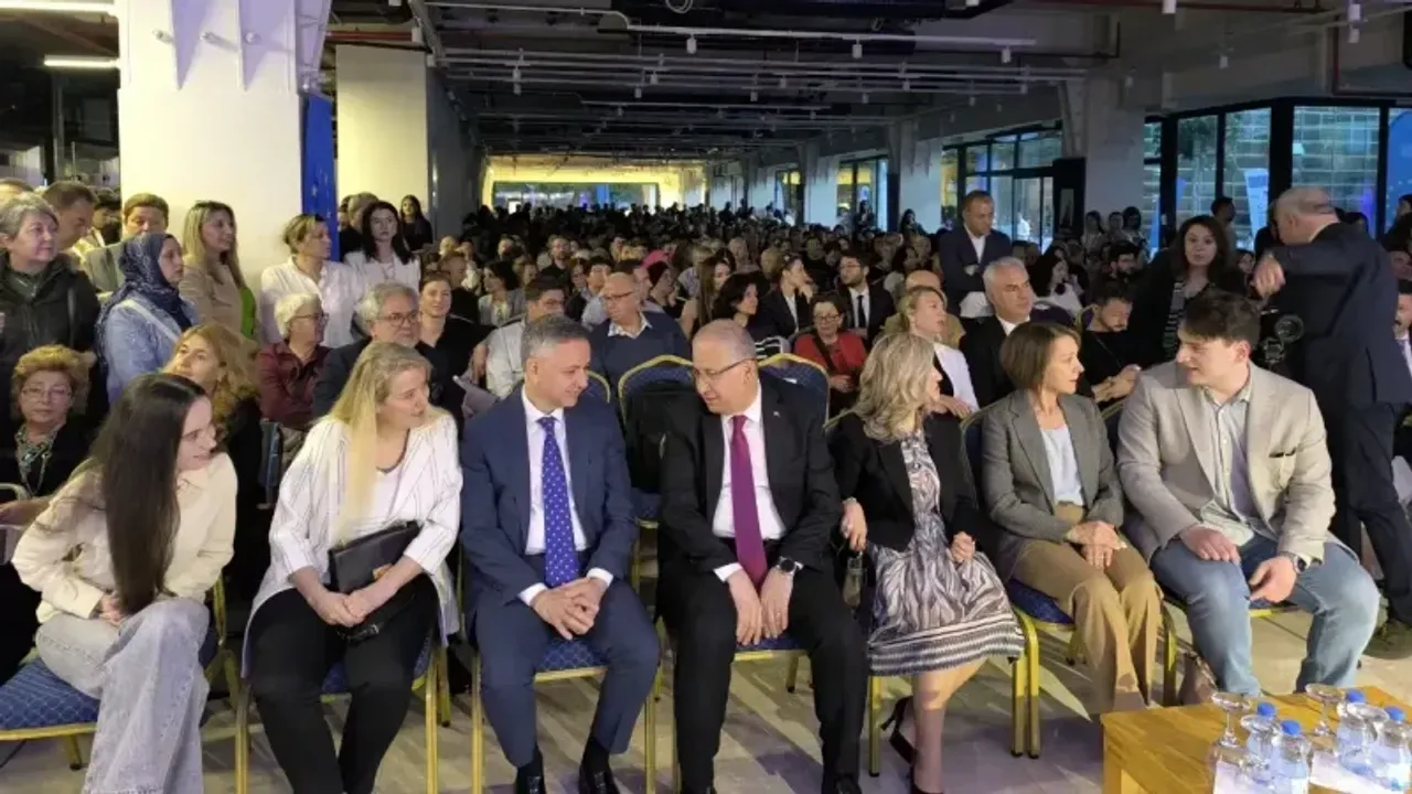 Engelli öğrenciye "Bağış bulursan tuvalet yaparız" demişti... Rektör Cantürk KSO'nun konserinde ortaya çıktı!