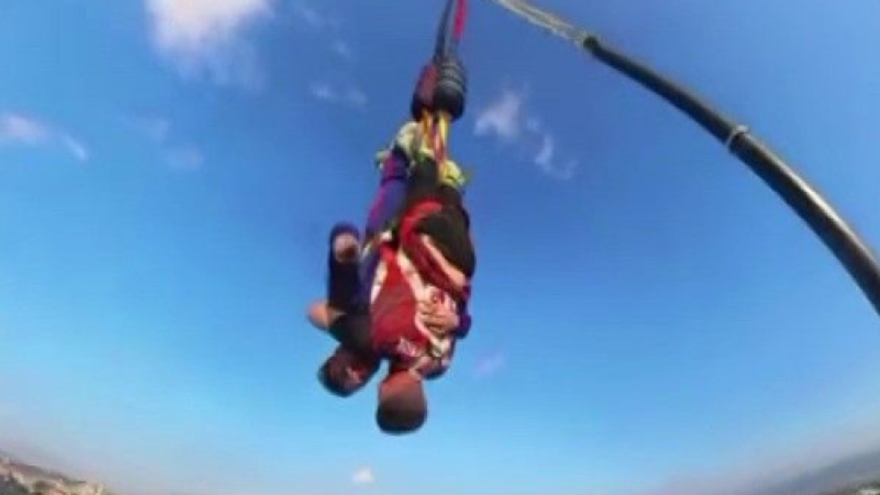 72 metreden atladı, gökyüzünde Çanakkale Türkünü söyledi!