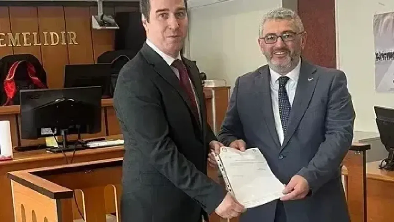 Ahmet Emre Aydın Mazbatasını Aldı: “Kaldığımız Yerden Devam Edeceğiz”