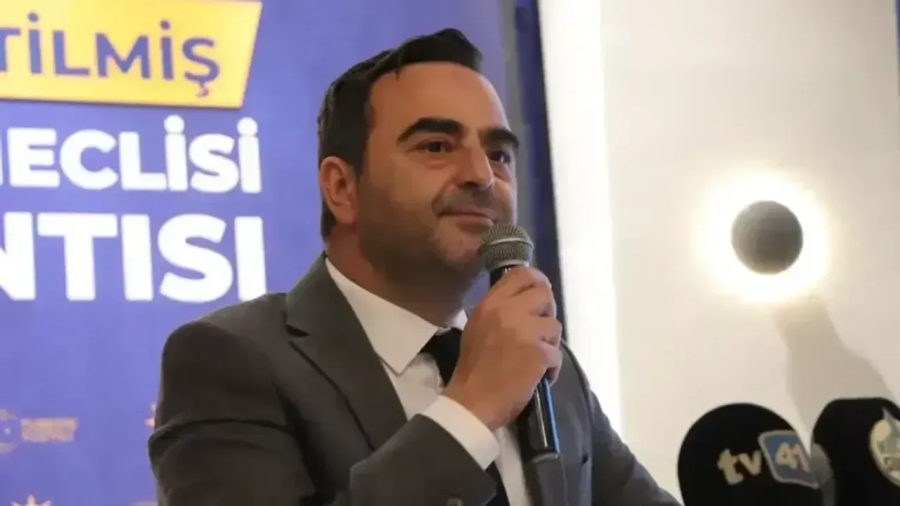 Başkan Özlü: ''Hizmet aşırdığını görmüştük ama slogan aşırdığını ilk kez görüyoruz''