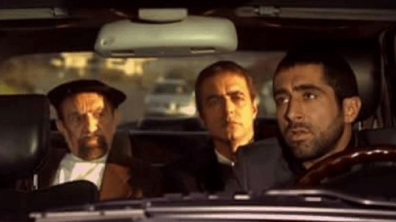 Kolpaçino Yıldızı Sokakta Pilav Satmaya Başladı!