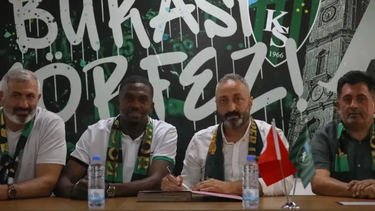 Dijksteel imzayı attı!