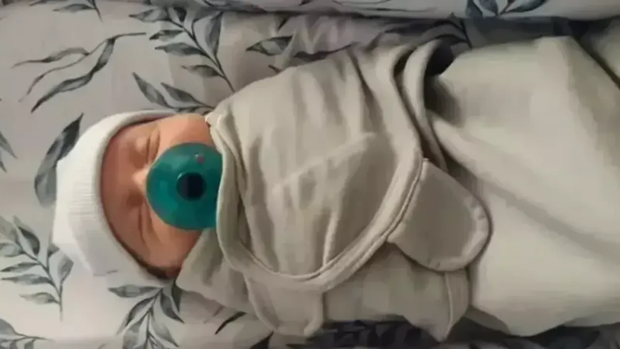 31 Yaşındaki Bebek Dünyaya Gözlerini Açtı