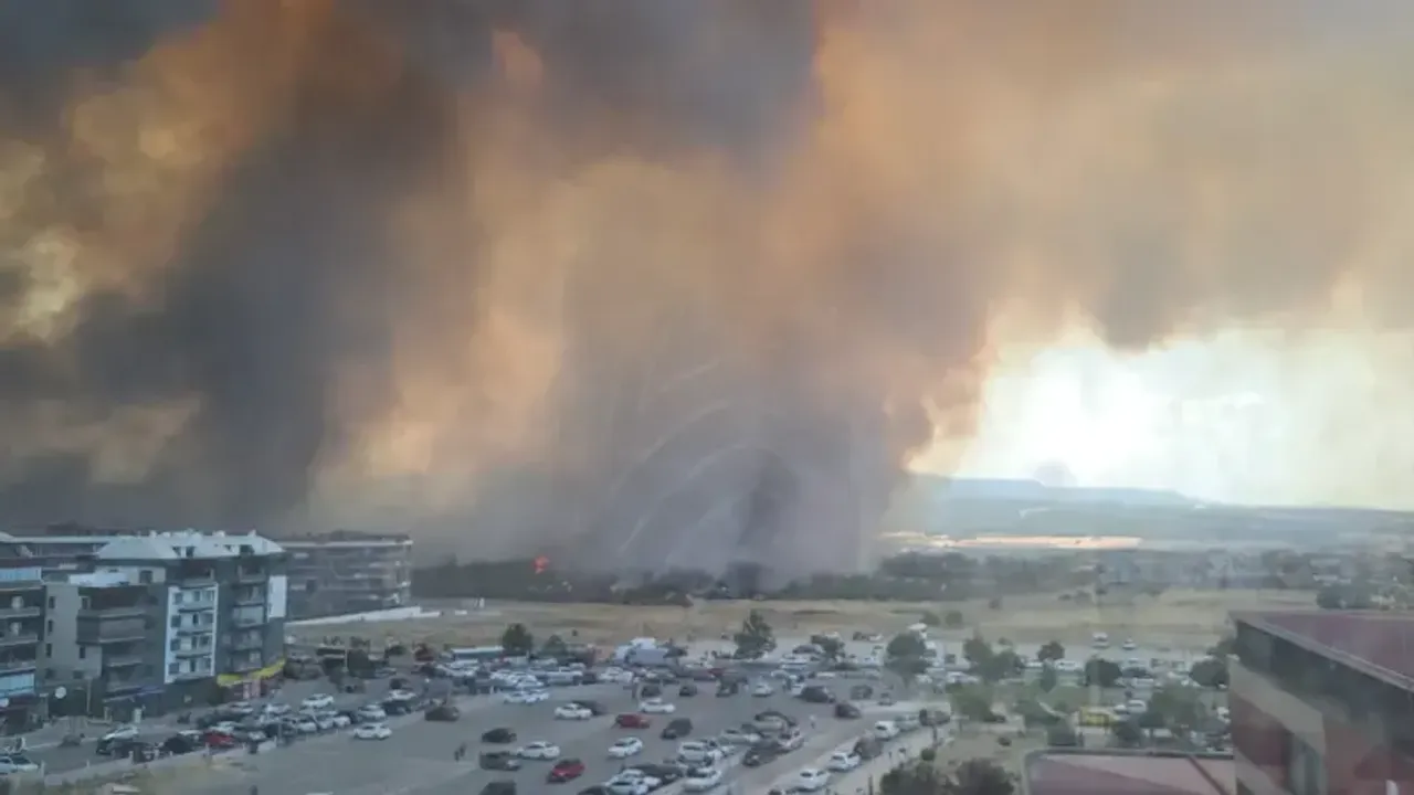 Çanakkale Boğazı'nda Uçak ve Helikopter Hareketliliği