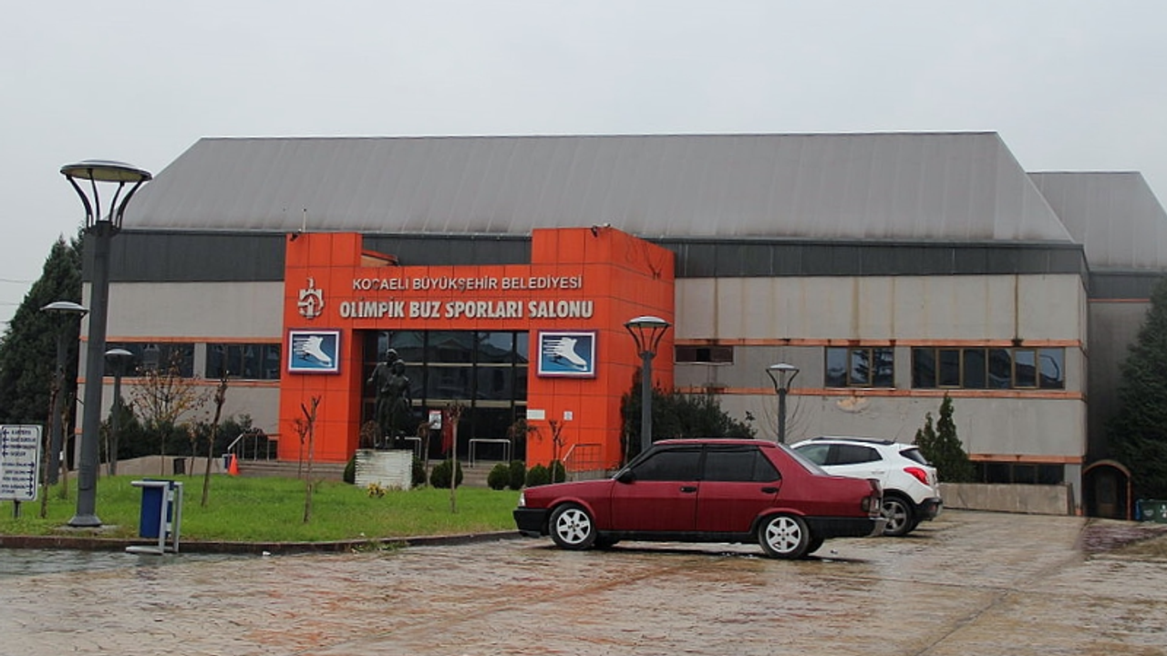 Kocaeli Olimpik Buz Sporları Salonu yeniden açıldı