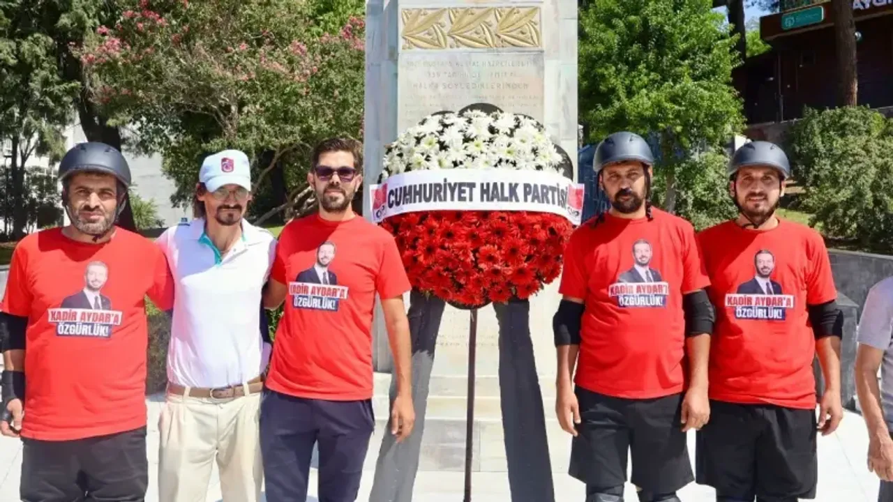 Bisikletli Gençler CHP’nin Yıldönümünde Buluştu