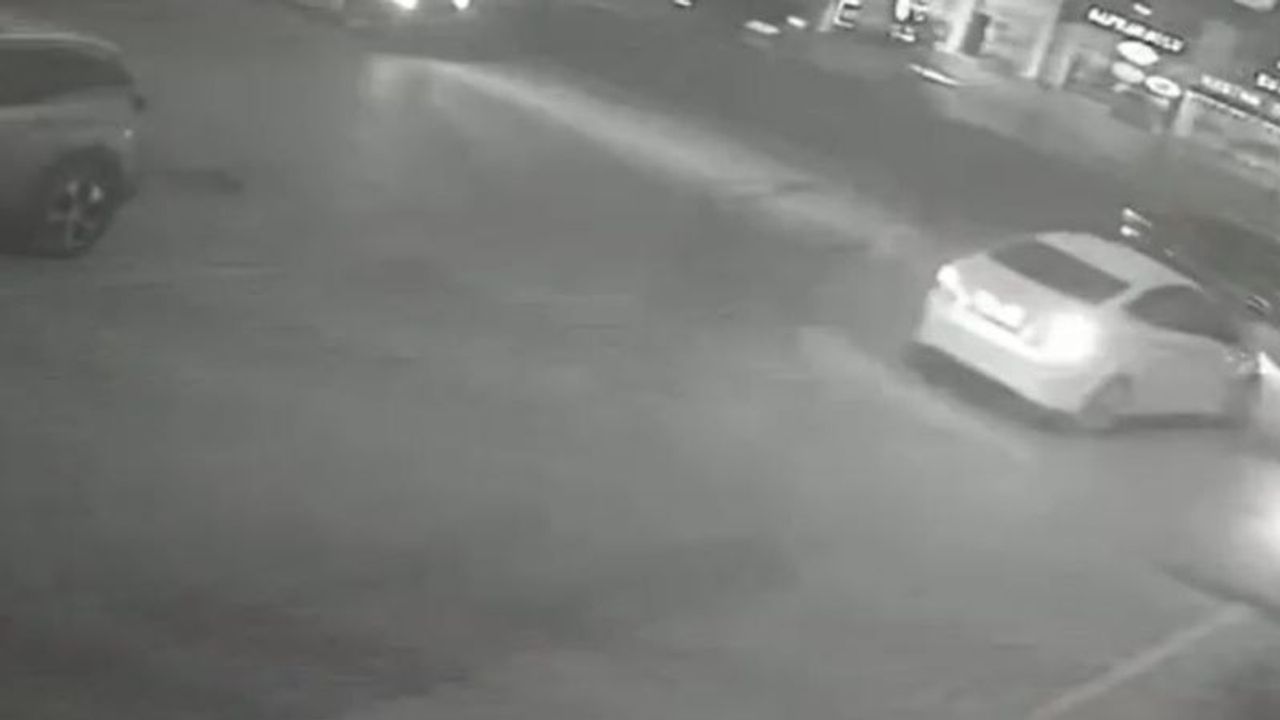 İzmit yolunda belediye aracıyla kaza yaptı