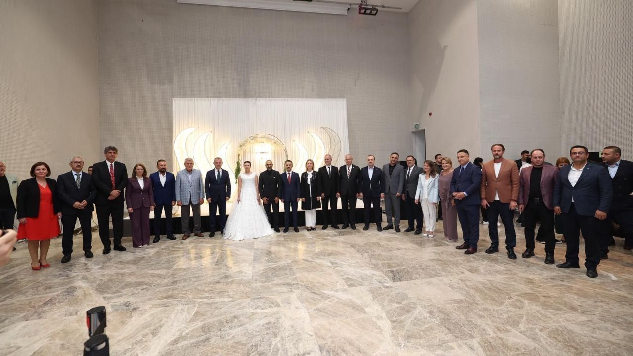 Sinem Uçan ile Toprak Temel dünyaevine girdi