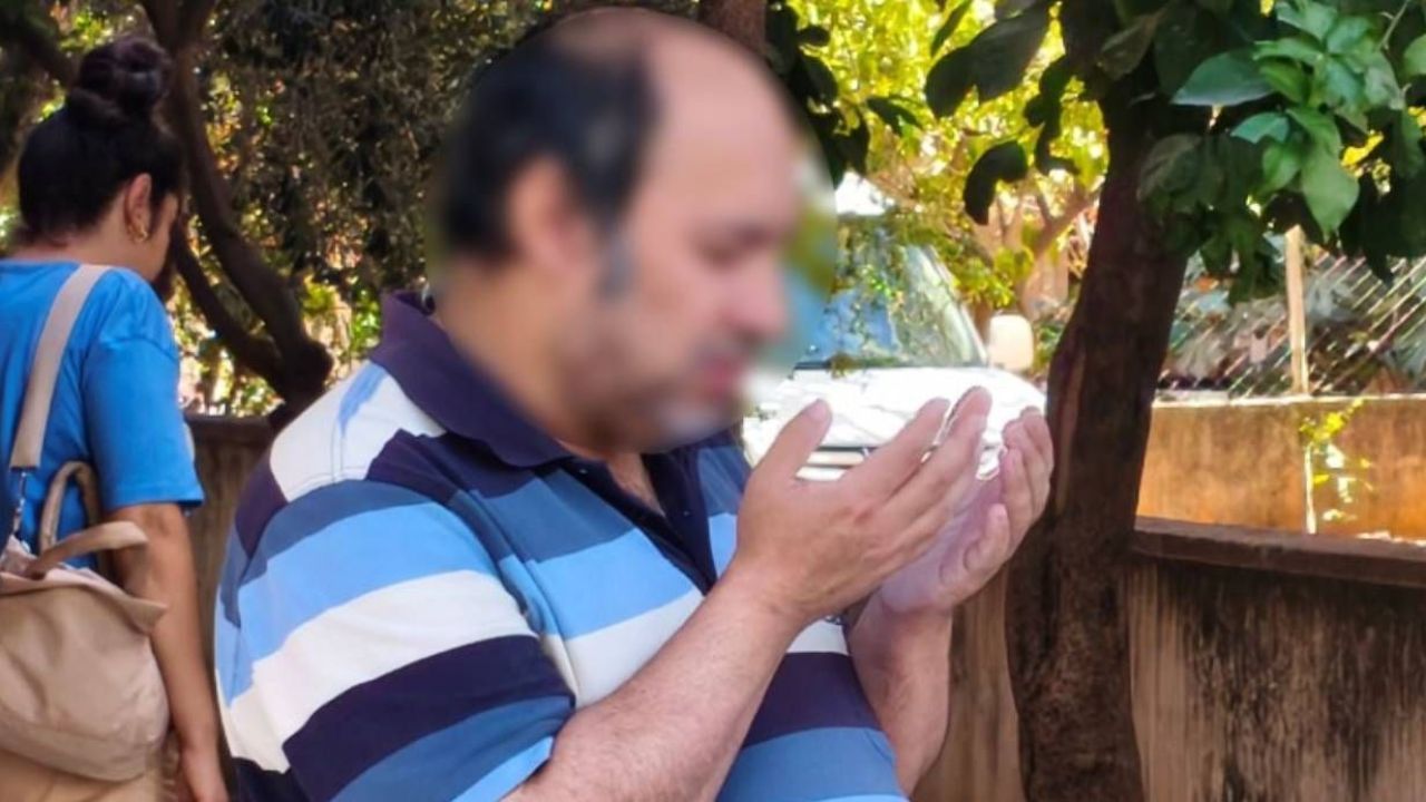 Babasının Cesediyle Yaşadı