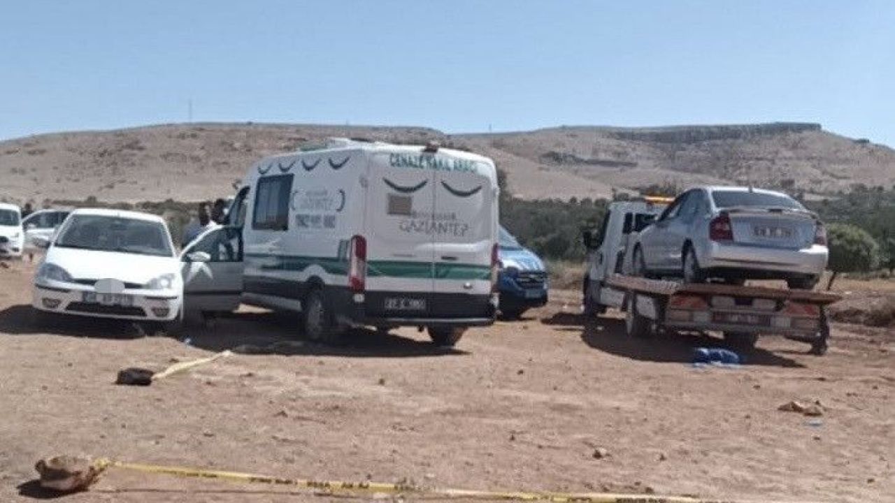 Arabasında Kalbinden Bıçaklanmış Halde Bulundu
