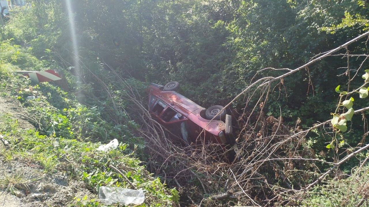 5 kişilik aile şarampole uçtu!