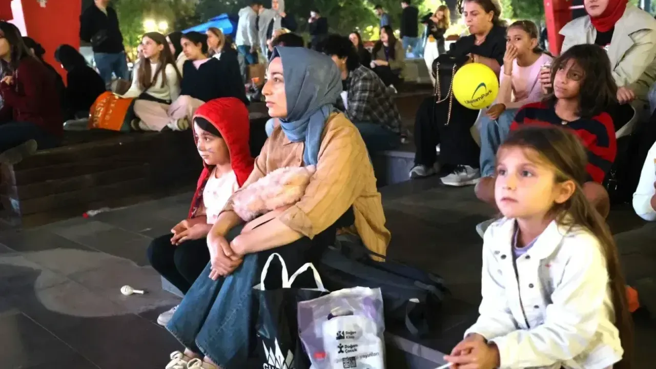 Kocaeli’de Yıldızların Altında Sinema Keyfi