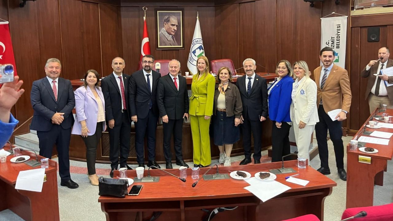 ADAYLIĞINI BİR DE MECLİSTE DUYURDU