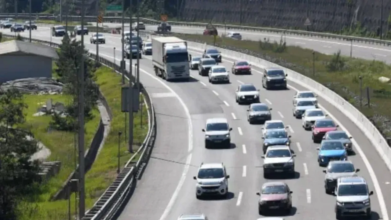 Ulaştırma Bakanı Uraloğlu: Yeni Otoyol 80 Dakikayı 43 Dakikaya İndirecek