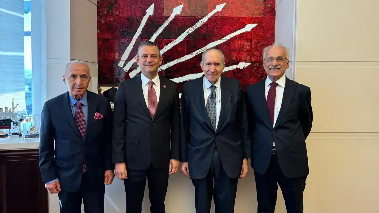 CHP Eski Genel Başkanı Hikmet Çetin Hastaneye Kaldırıldı