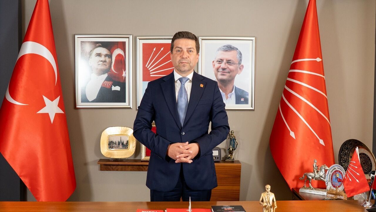 Bülent Sarı Gençlerin Desteğini Arkasına Almış