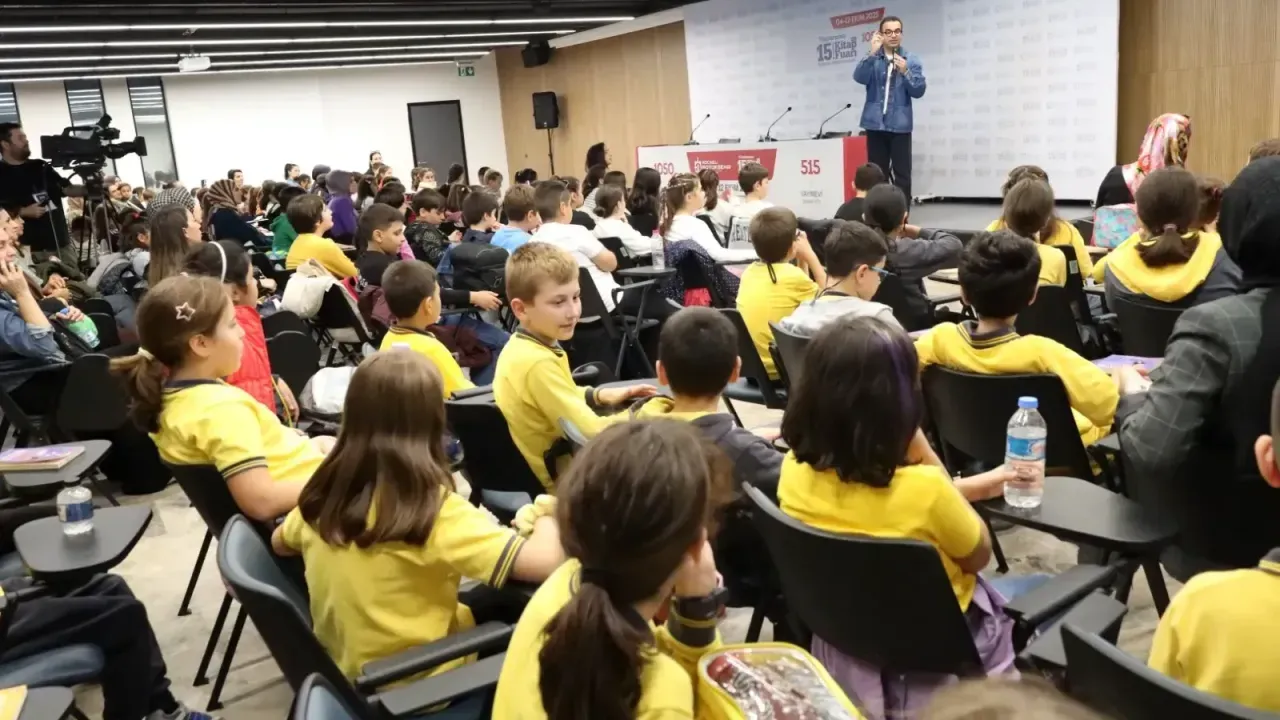 Yazar Anıl Basılı, Kitap Fuarı’nda Çocukları Hem Eğlendirdi Hem Öğretti