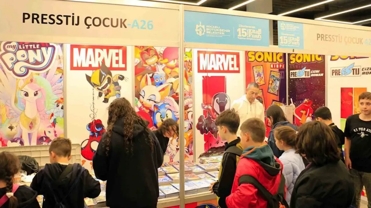 Kitap fuarında çocukların çizgi roman sevgisi