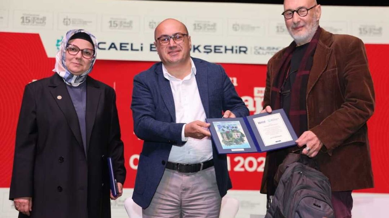 Alatlı’nın Türkiye vizyonu Kitap Fuarı’nda konuşuldu