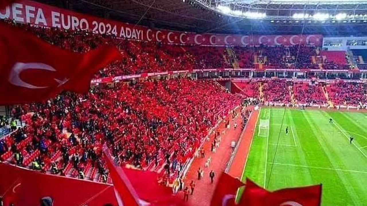 Hodri Meydan’dan Tarihi Maça Özel Gösteri