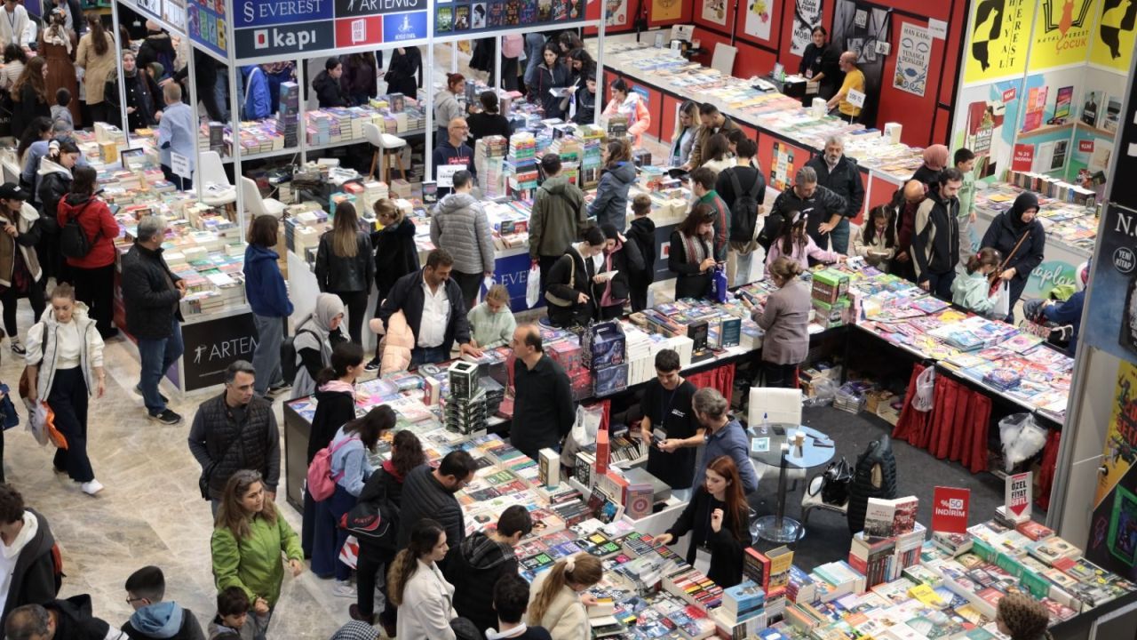 Kocaeli Kitap Fuarı yine dopdolu geçti, büyük takdir aldı; 1 milyonuncu ziyaretçiye konfetili karşılama