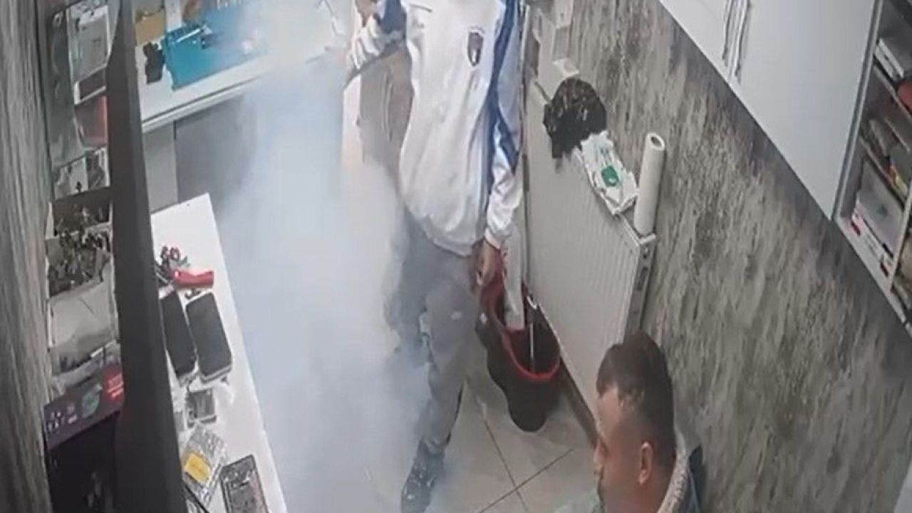 Arızalanan Batarya Tamir Edilirken Alev Aldı