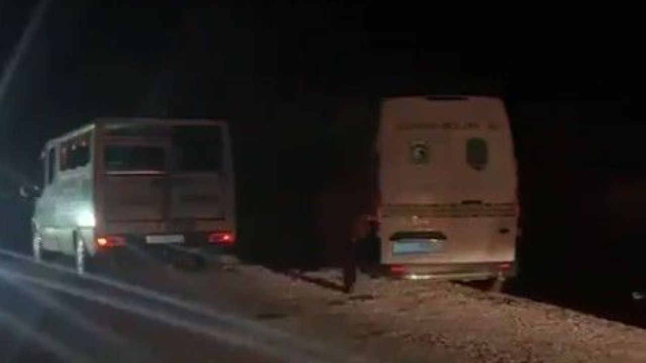 Bıçaklayıp cesedini kayalıklara attılar