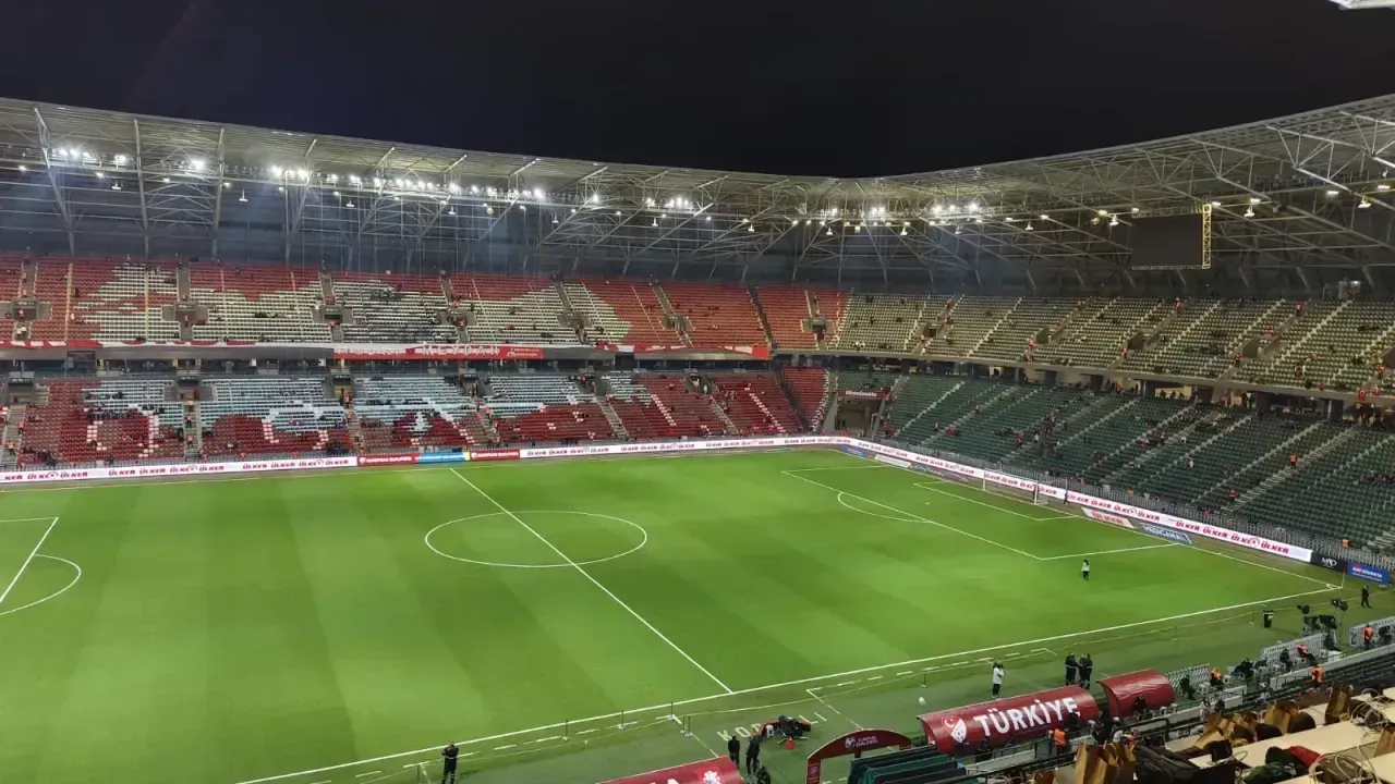 KOCAELİ STADYUMU MİLLİ MAÇA HAZIR