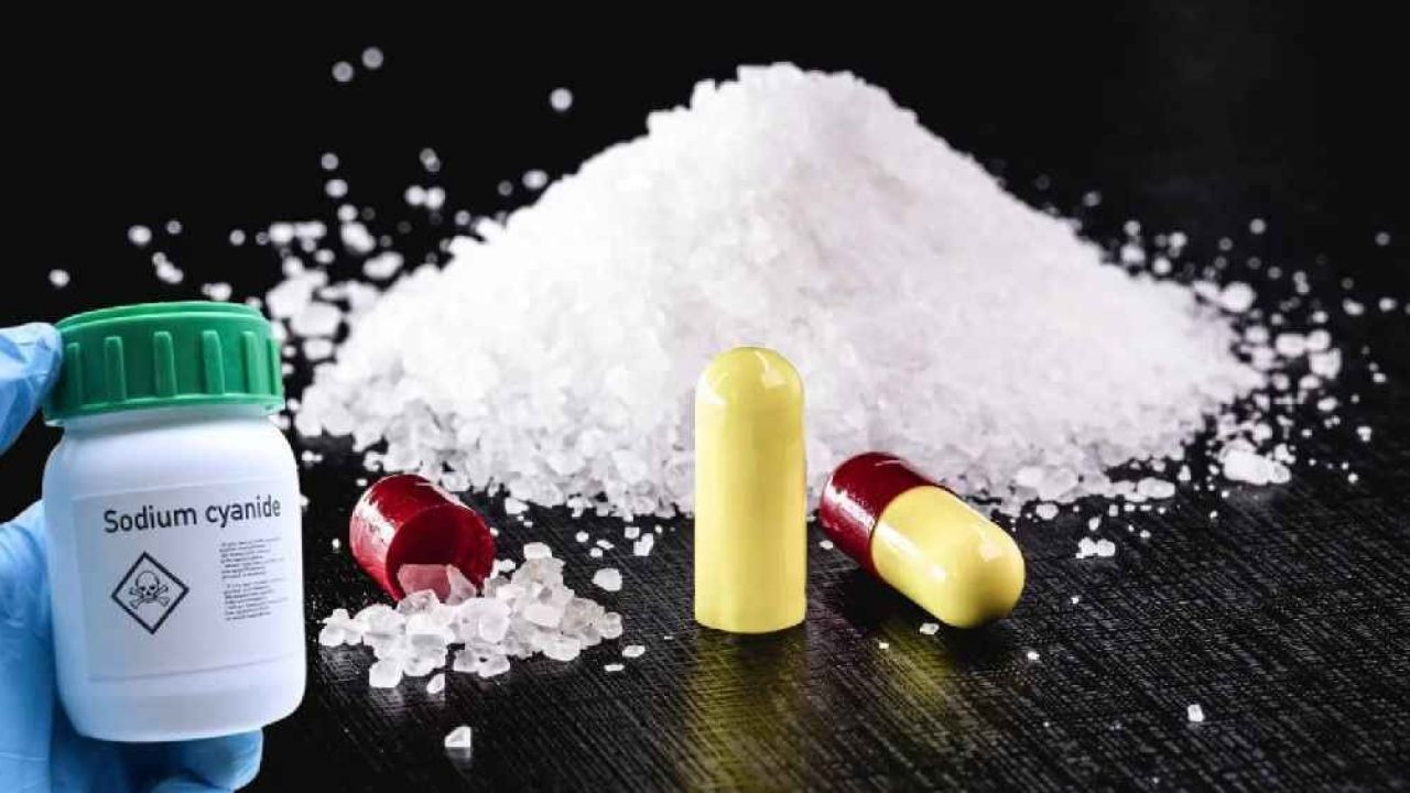 Siyanür İçip Canına Kast Etti