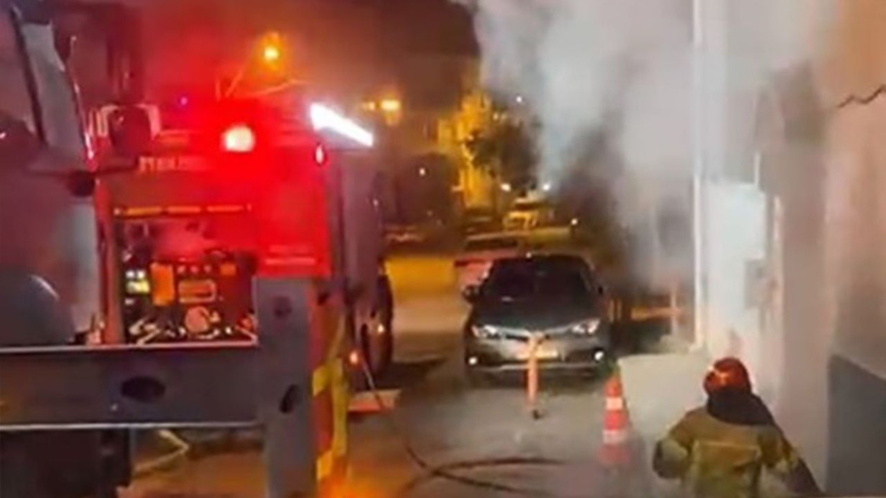 Durmadan Evini Kundaklıyor