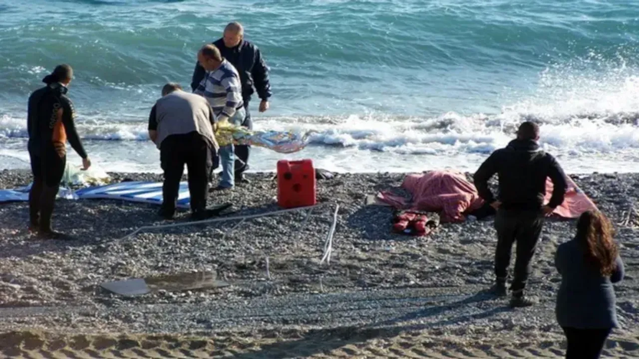 Doğum Günü Teknesiyle Göçmen Taşıdılar