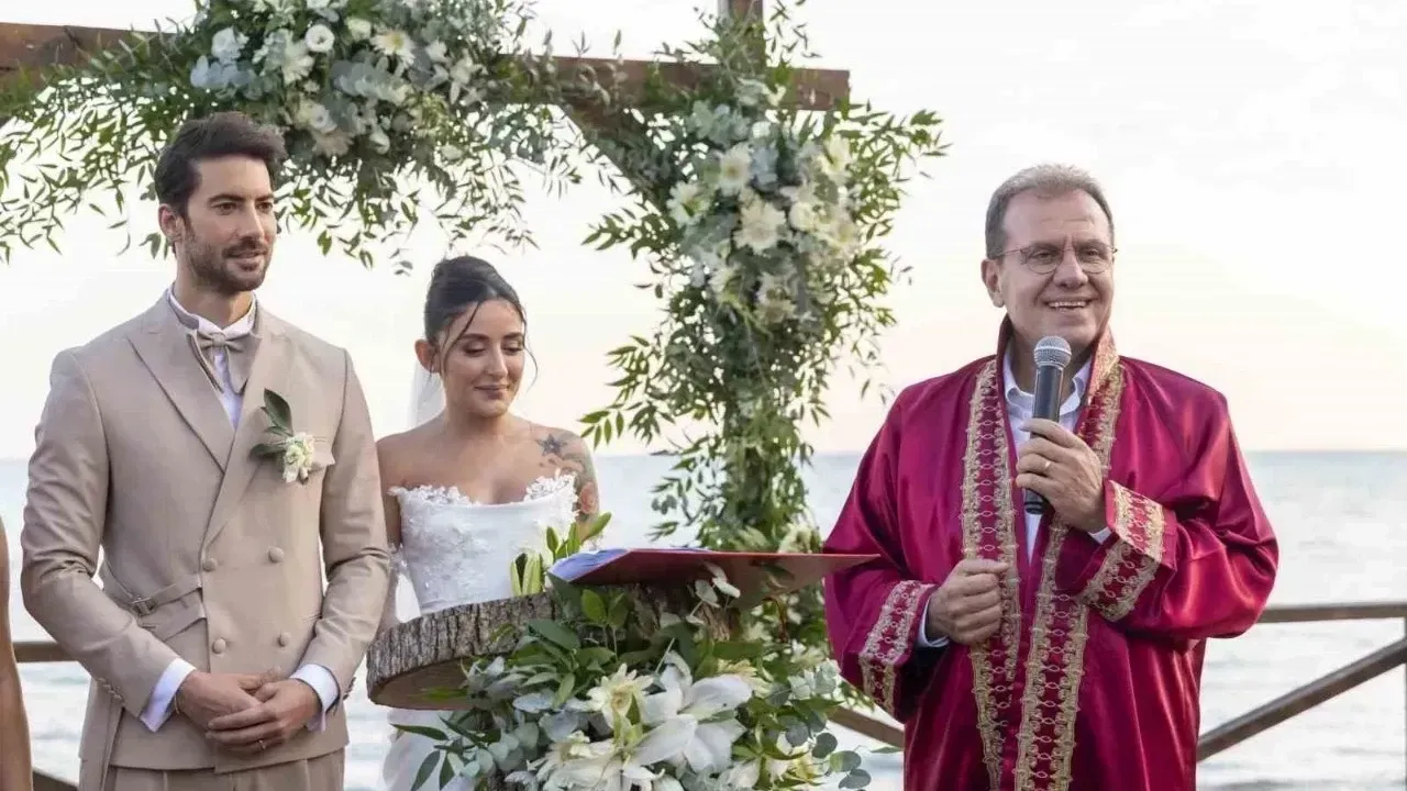 Melek Mosso’dan sürpriz karar