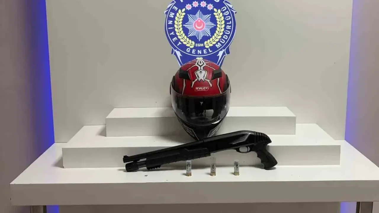 Motosiklet kaskıyla geldi, 2 kişiyi vurdu!