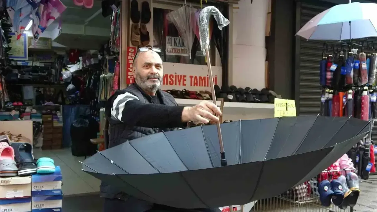 Kocaeli’nin son şemsiye ustası ayakta kalmaya çalışıyor