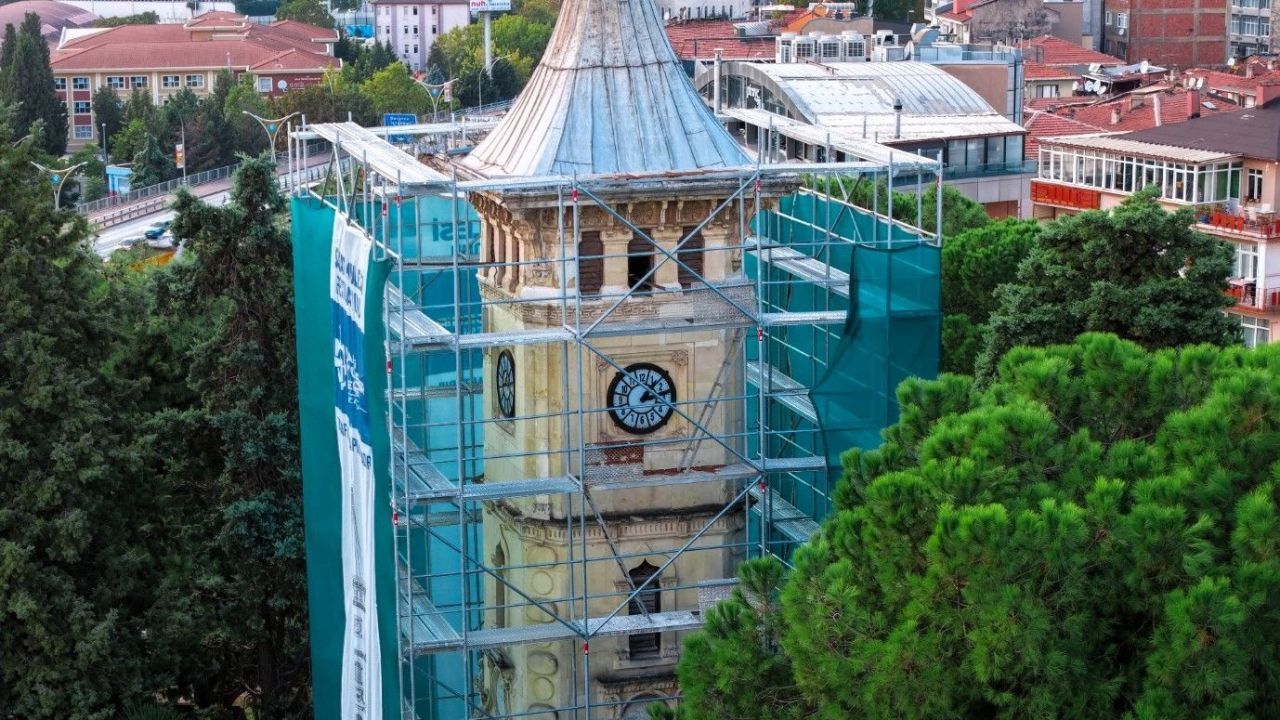 İzmit Saat Kulesi'nde Yenileme Çalışması Devam Ediyor