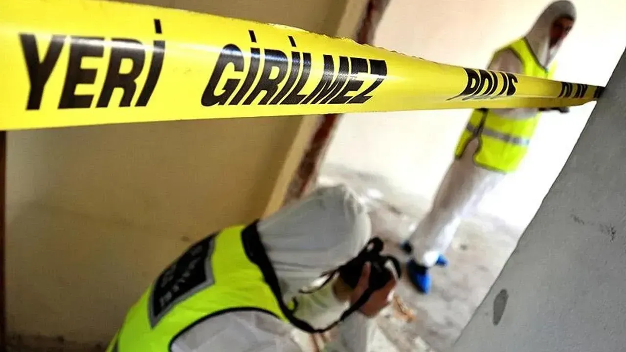 Annesinin Cesediyle Bir Ay Yaşadı