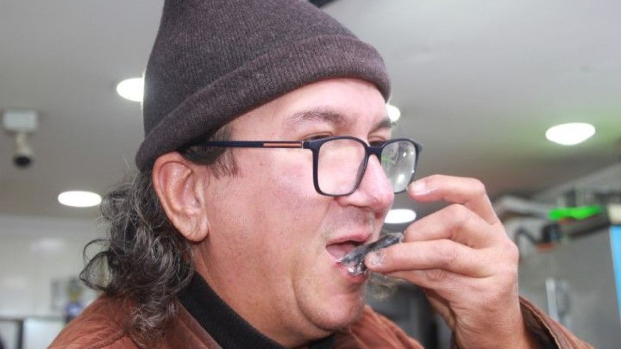 Hamsi 70 liraya düştü, vatandaş sevinçten çiğ yedi