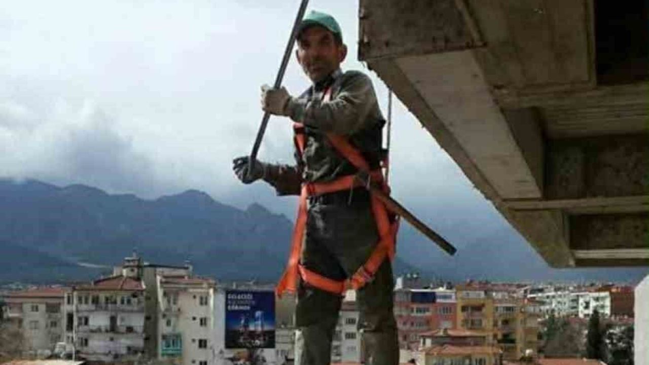İnşaat İşçisi 4.Kattan Yere Çakıldı