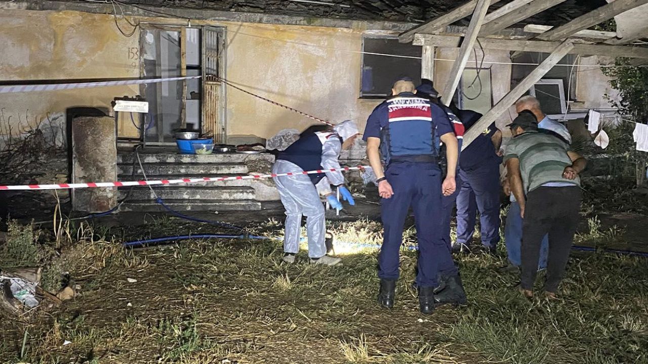 Şantiyede Annesiyle Arkadaşına Saldırdı