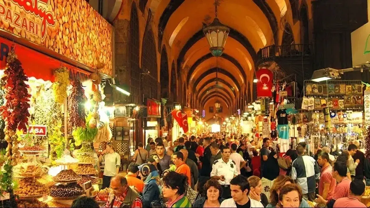 Esnafa Yeni Mesafe Kuralı Geldi: Fiziksel Temas, Yol Kesme, Bağırmak Yasak!