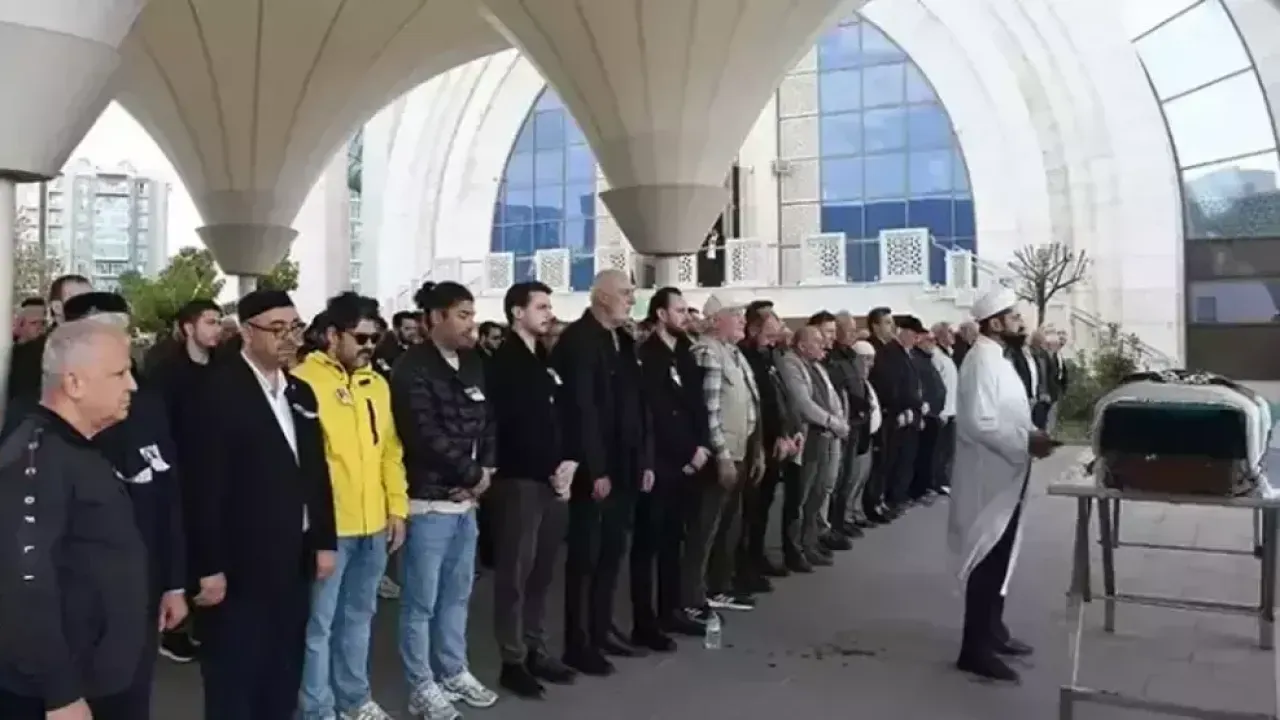 YeşilÇam'ın Usta Oyuncusu Son Yolculuğuna Uğurlandı