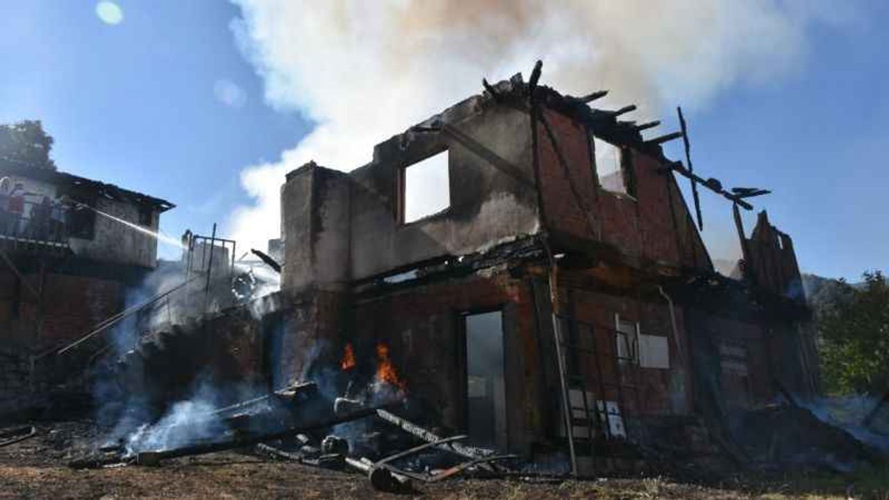 Müstakil Ev Alevler İçinde Kaldı