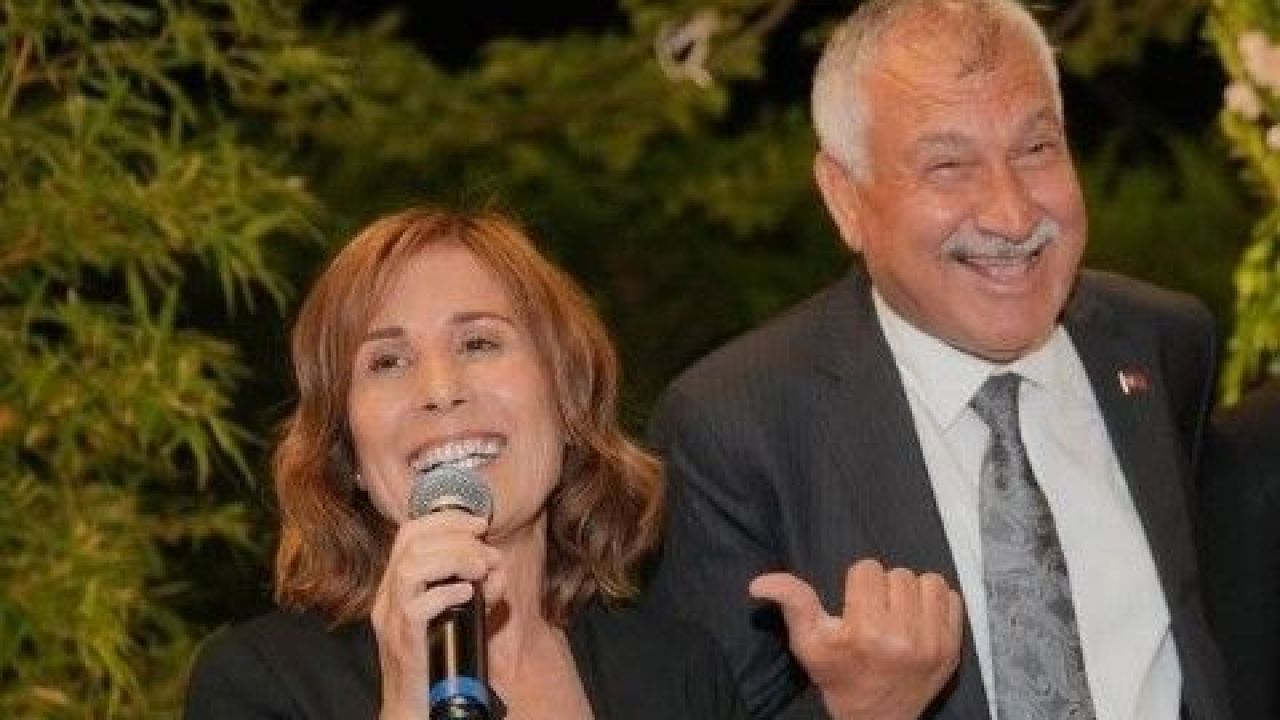 Başkanın Eşi Çantacı Oldu! 1 Milyon Dolarlık Rüşvet Skandalı