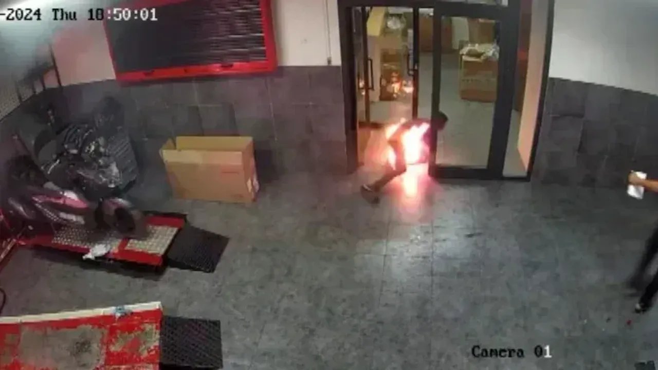 İş Arkadaşını Benzin Döküp Ateşe Verdi! Biri 15 Diğeri 16 aşında