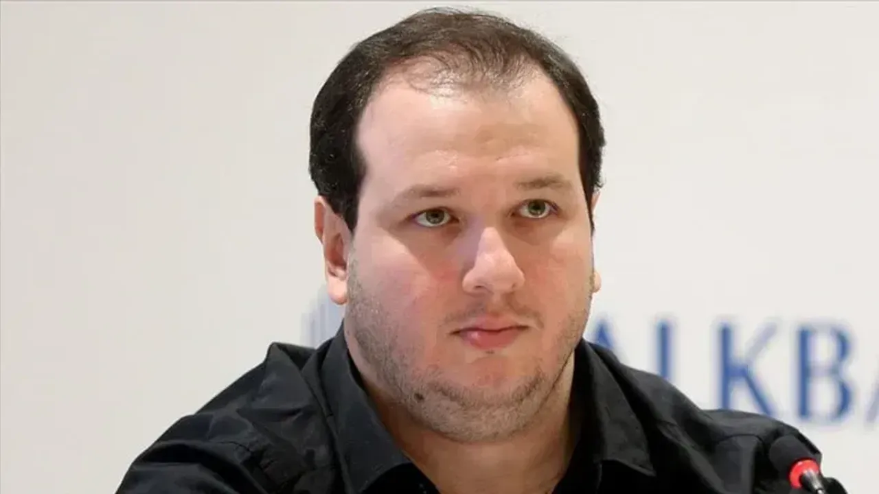 Şahan Gökbakar, Türkiye'den taşındı