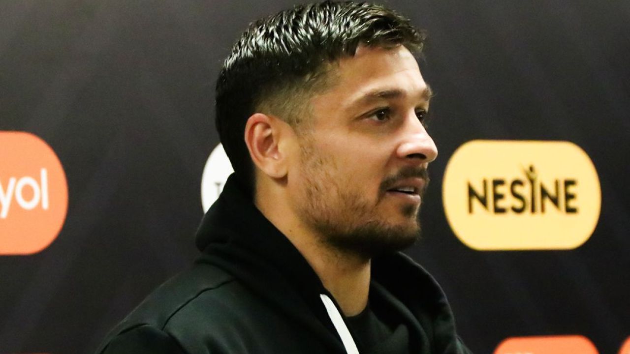 KAPTAN DİREKTEN DÖNEN TOPU YORUMLADI